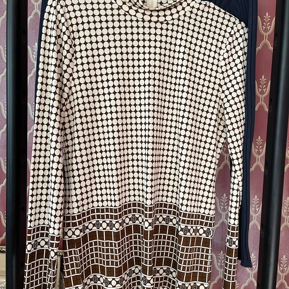 Chic Black and White Geometric Long Sleeve Shirt and jeans